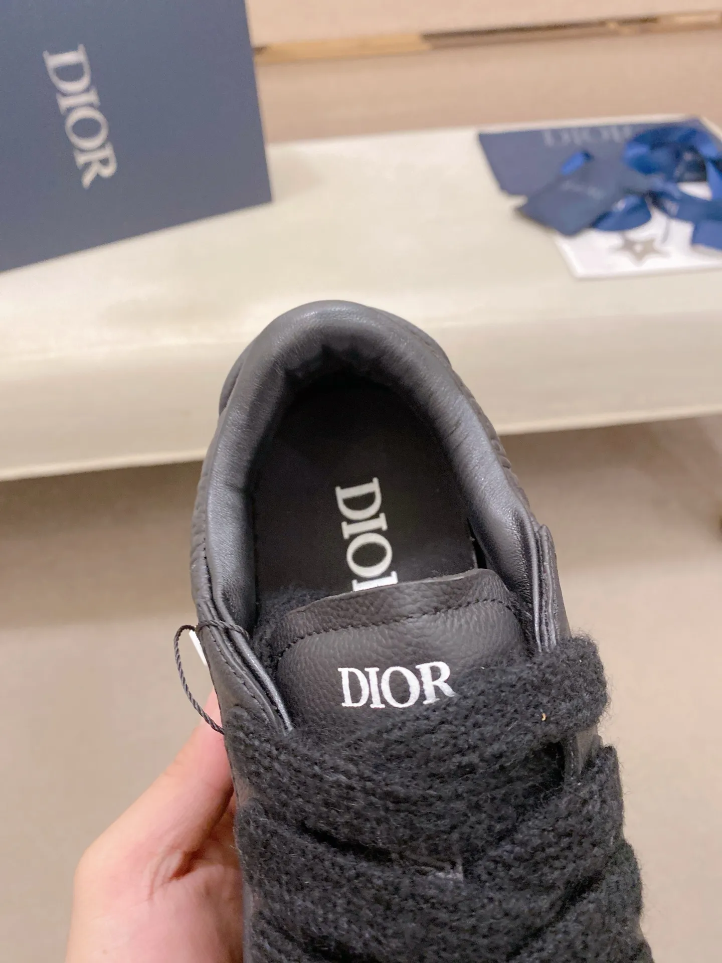 Factory price: 300 Men's shoes 💰[Dior·Dior] Top 🔍Couple style 💏🔍New casual sports style couple shoes, new four-season design, perfect workmanship, lace-up lazy style to create cabinet quality, upper: imported first-layer cowhide, sheepskin lining is soft and comfortable, ultra-light TPU wear-resistant outsole, simple, versatile fashion men's shoes, excellent color code number 35--44
